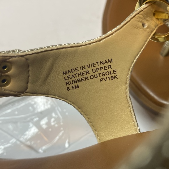 Michael Kors Gold Thong Sandals size 6.5 - Picture 3 of 6